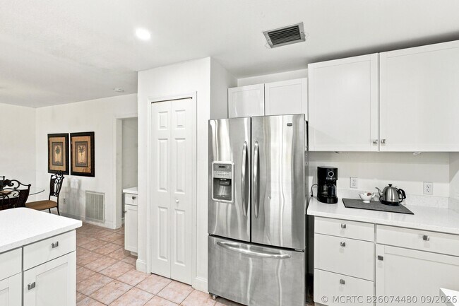 Building Photo - 502 NW Kilpatrick Ave