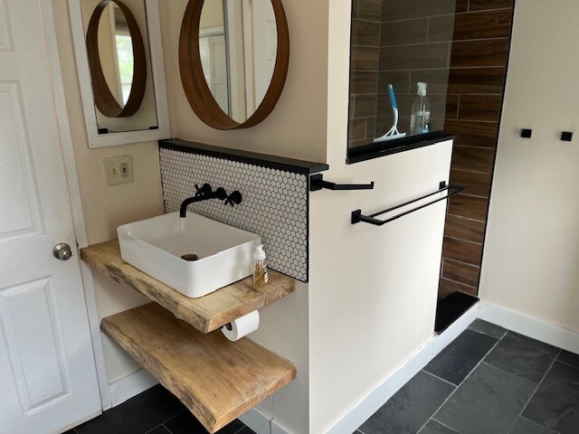 2nd Fl bathroom/shower - 726 N Bodine St