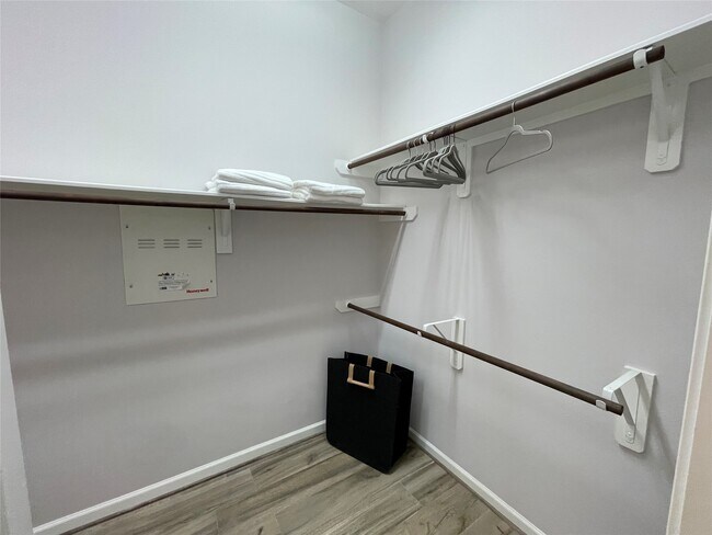 Building Photo - 22626 Fanwick Dr