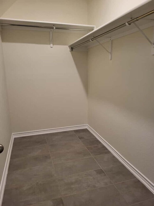 Building Photo - New Home In Cul de sac