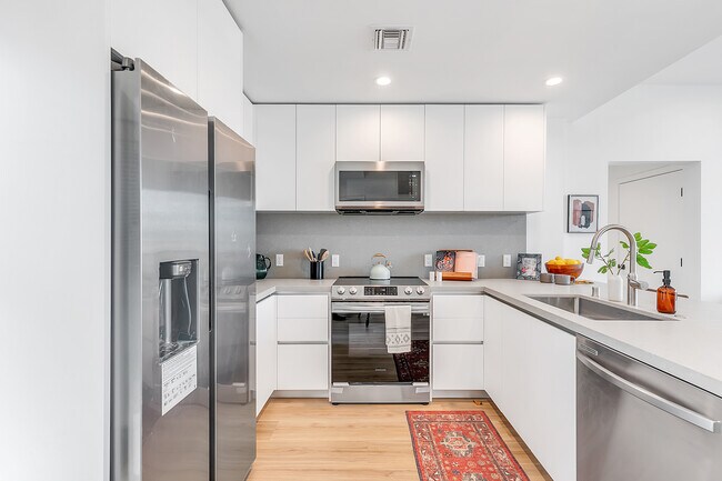 Building Photo - TALA Residences at 829 Larrabee Street