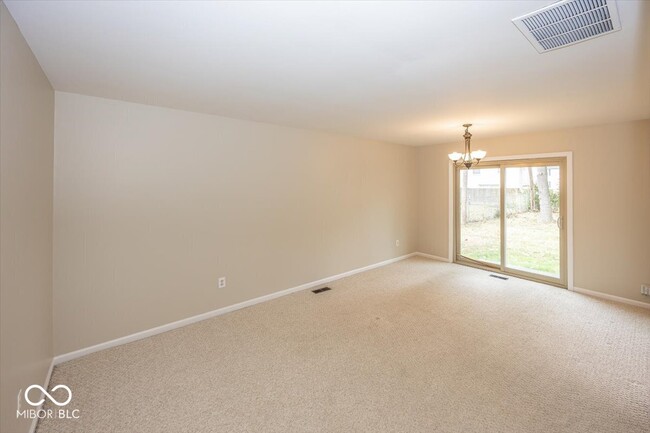 Building Photo - 130 Carmel View Dr