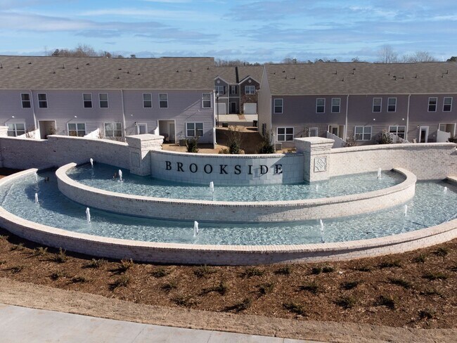 Building Photo - 3 Bed 2.5 Bath Townhome, END UNIT WITH PRIVATE BACKYARD! PRICE REDUCTION!