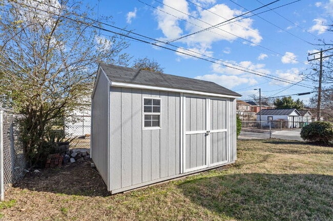 Building Photo - Updated 1920s Colonial in Northside – 3 Bed, 4 Bath – Available Now – $2,895/mo