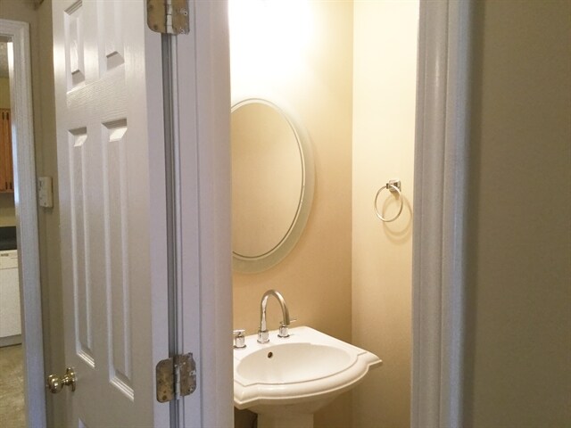 Building Photo - 570 Swan Creek Court