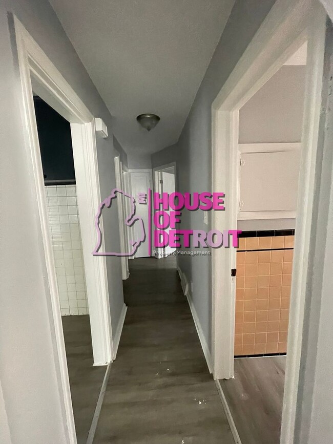 Building Photo - 3 BEDROOM | 1 BATH | FREE PRE SCREEN