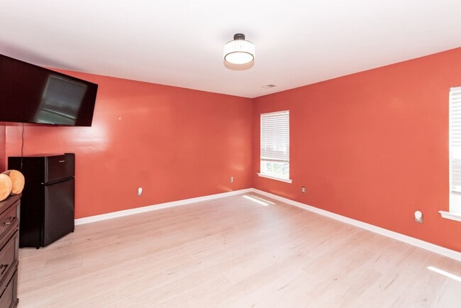 Building Photo - 245 Swamp Creek Ln