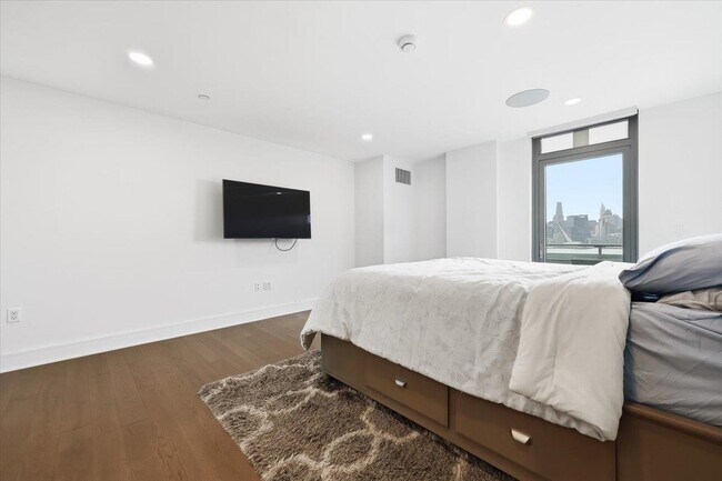 Building Photo - 9 Ave at Port Imperial