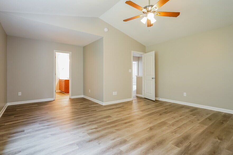 Building Photo - 442 Randolph Dr