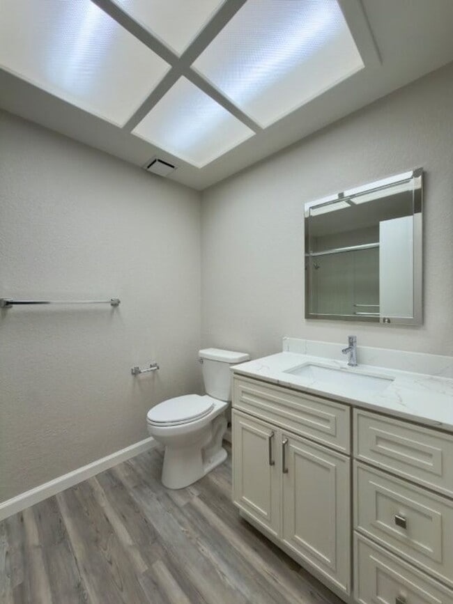 Building Photo - 204 Ashby Pl
