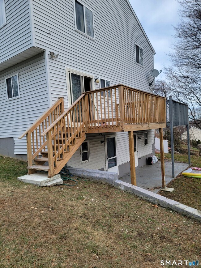 Building Photo - 235 High Ridge Dr