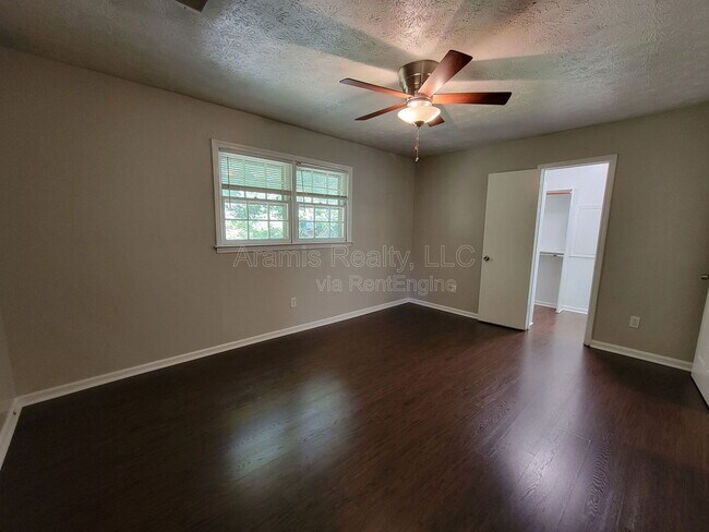 Building Photo - 2506 Windmere Dr NW