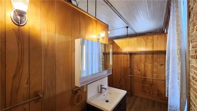 Building Photo - 2594 Front St