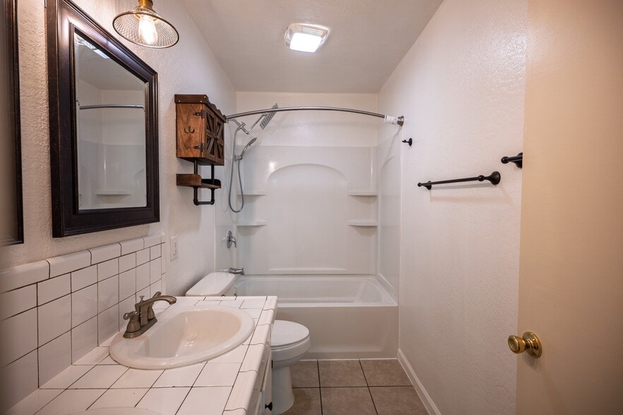 Building Photo - 951 Shaws Flat Rd