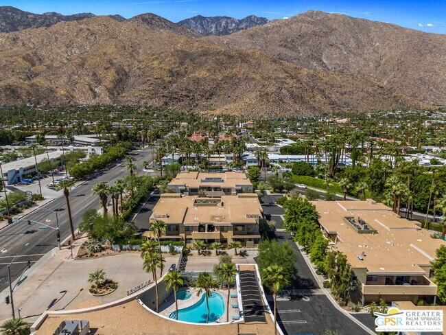 Building Photo - 930 E Palm Canyon Dr
