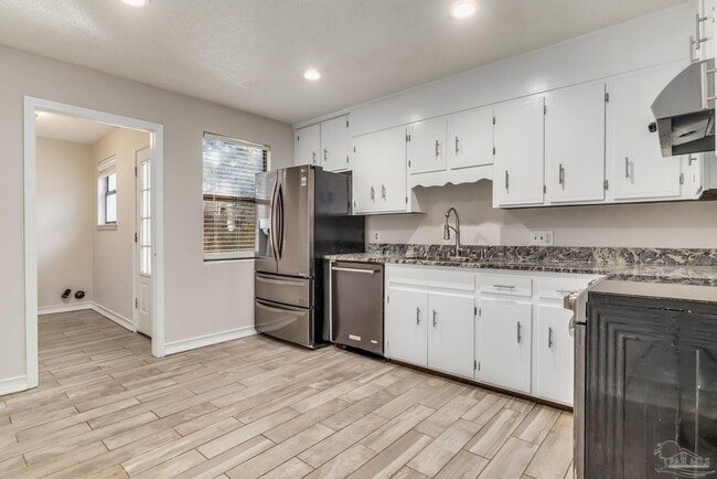 Building Photo - 207 McClure Dr