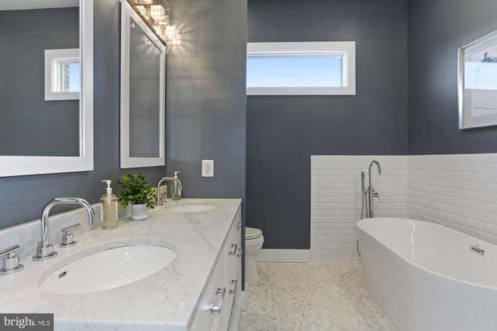 Building Photo - 1255 Penn St NE