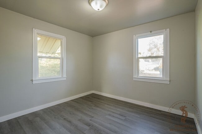 Building Photo - 1451 Pinyon Ave