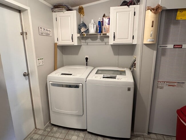 Building Photo - 3 Bedroom, 2 Bathroom Home in Moriarty, NM