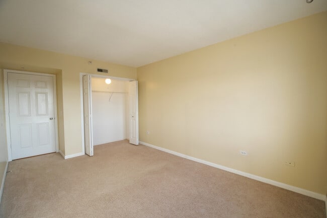 Building Photo - 7400 Lincoln Ave