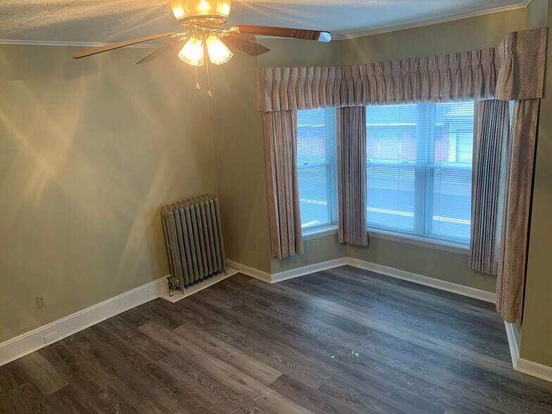 Building Photo - 1314 E Centre St