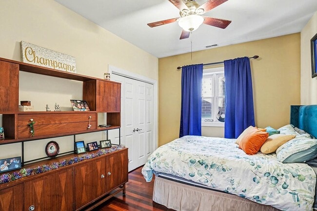 Building Photo - 2222 W Belmont Ave