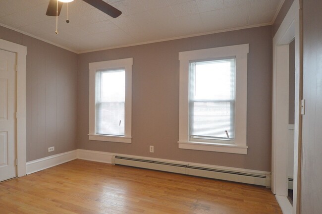 Building Photo - 475 Water St