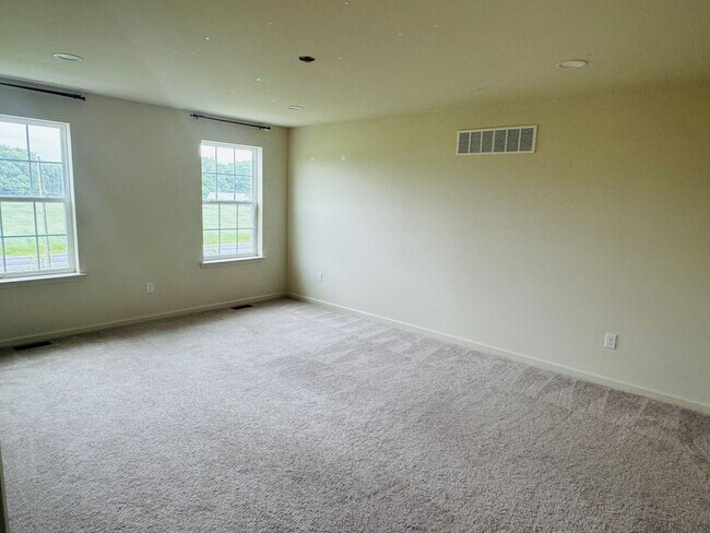 Building Photo - Spacious 3BR Townhome in Middletown