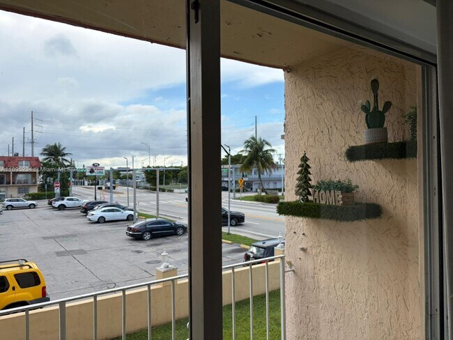 Building Photo - 6820 W Flagler St