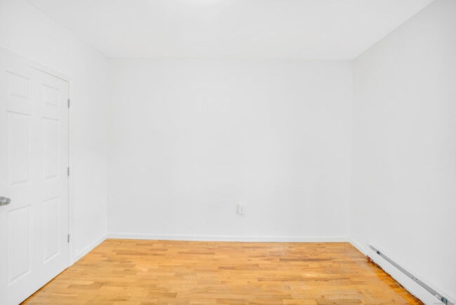 Building Photo - 1004 Broad St