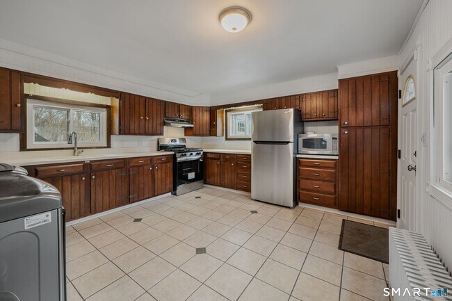 Building Photo - 24 N Main St