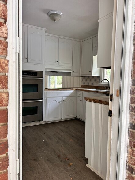 Building Photo - 5007 Spring Hill Dr