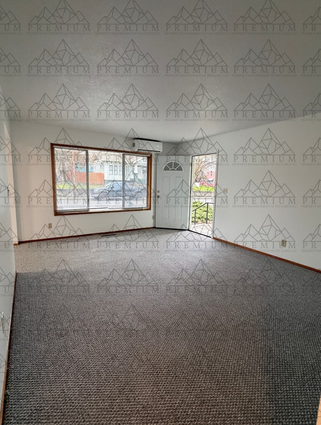 Building Photo - 9th St Triplex