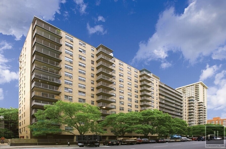 Building Photo - TRUE 3 Bed 2 bath with Balcony / Washer and dryer /Doorman