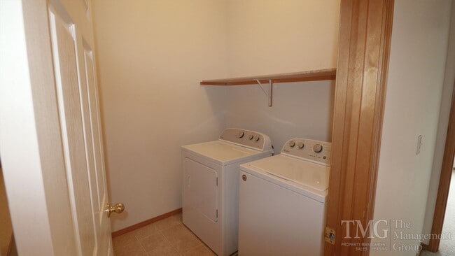 Building Photo - Beautiful 4-Bedroom Home with Custom Finishes & Thoughtful Layout
