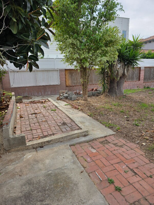 Building Photo - 2612 Huntington Ln