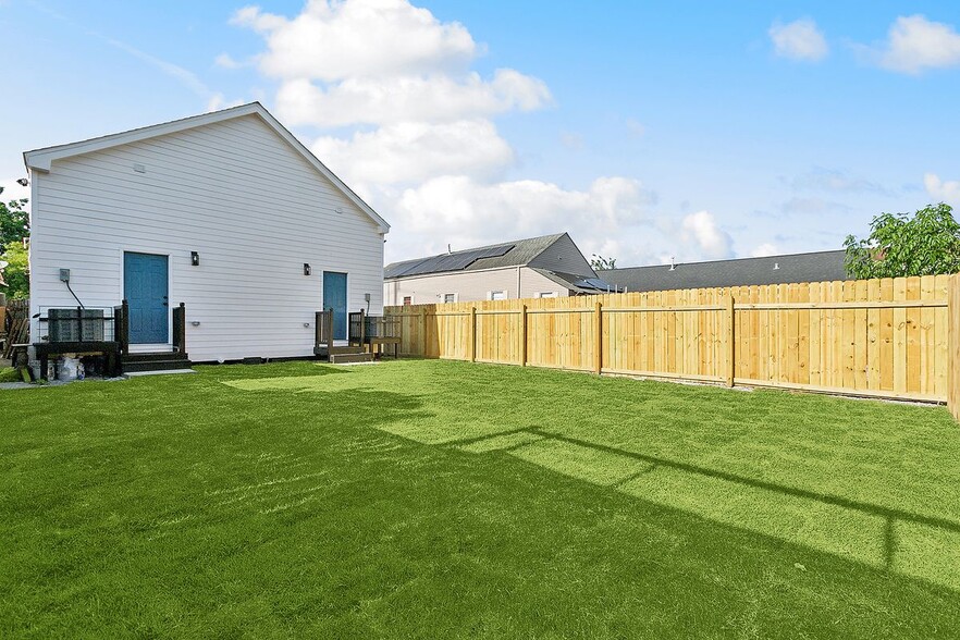 Building Photo - 2548 N Galvez St