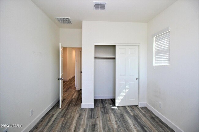 Building Photo - 3173 S Magnolia Ln