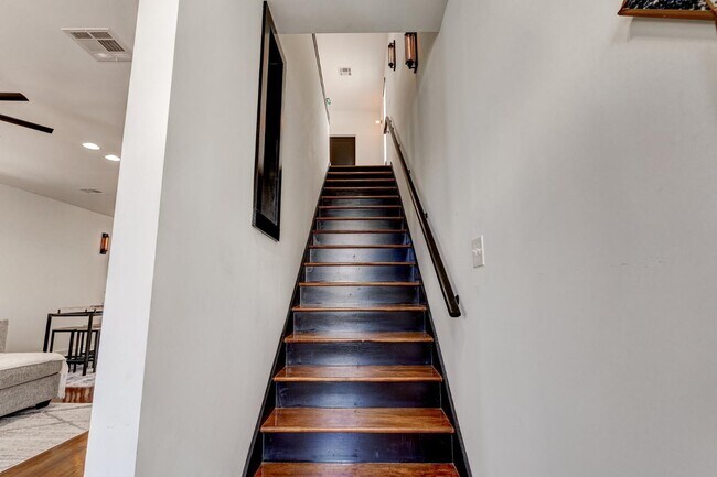 Building Photo - 2506 Dumaine St