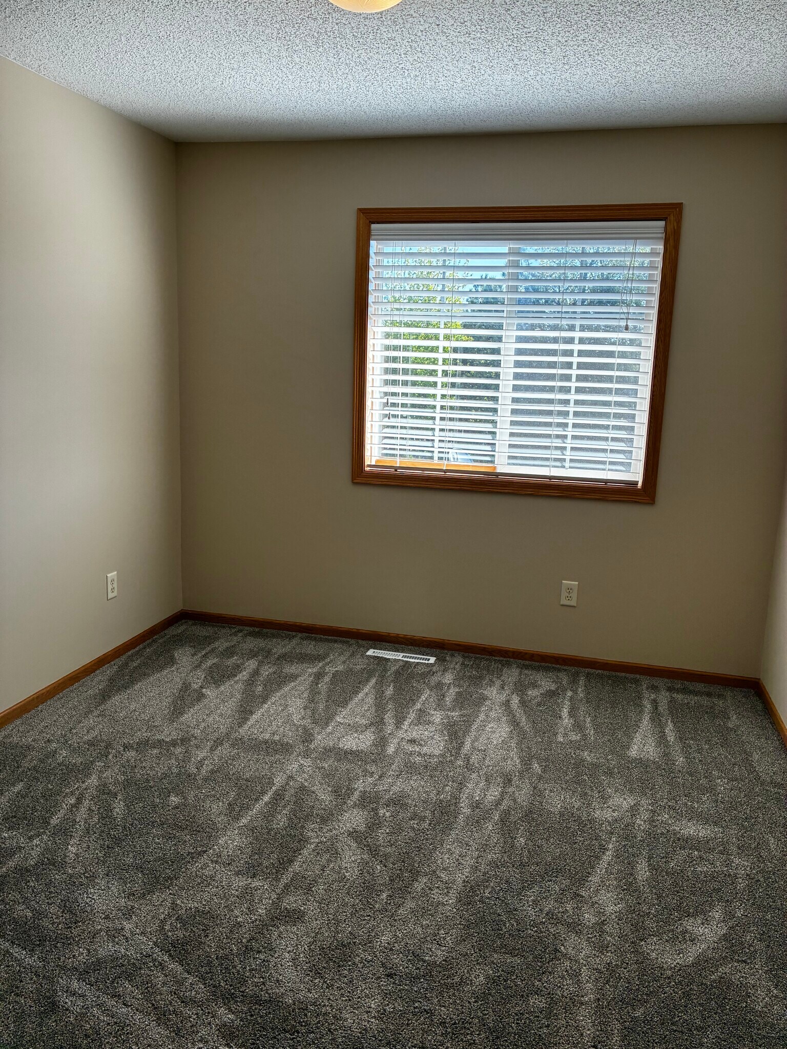 Building Photo - 1238 Larkspur Ln