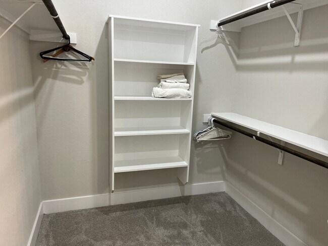 Building Photo - Alamo Heights Area!!