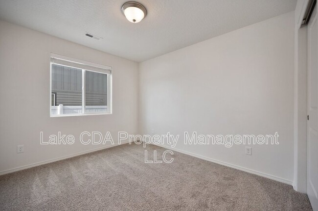 Building Photo - 12335 Gipper Loop