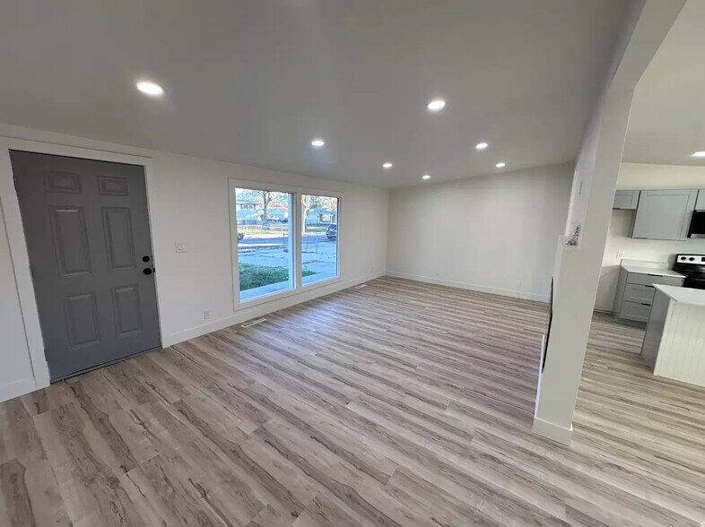 Building Photo - 2171 W Kirkham Way