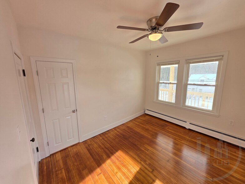 Building Photo - 49 Fenwood Ave