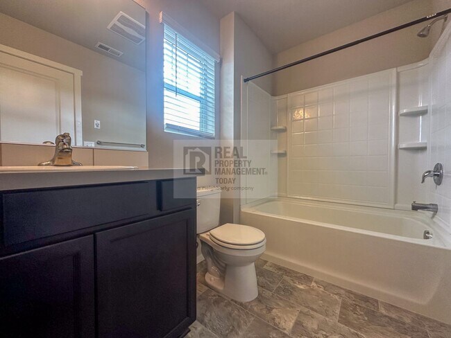 Building Photo - 3 Bedroom Home in Desirable Lipoma Firs Community – Puyallup