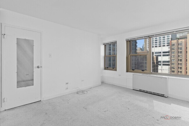 Building Photo - 247 E Chestnut St