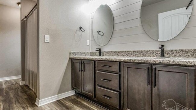 Building Photo - 5544 Peach Dr