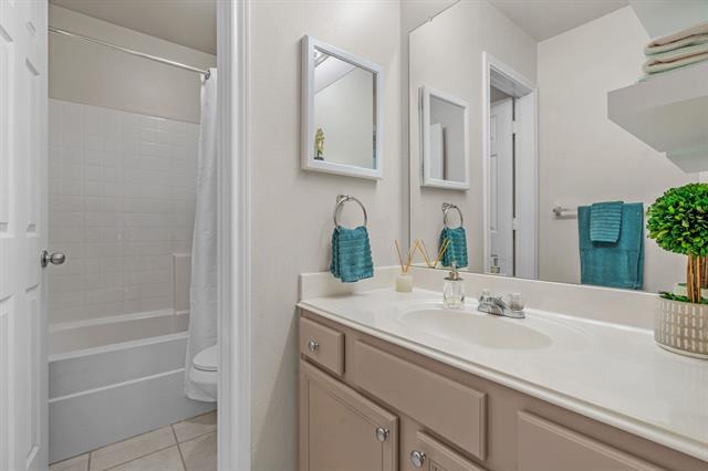 Building Photo - 6005 Parkplace Dr