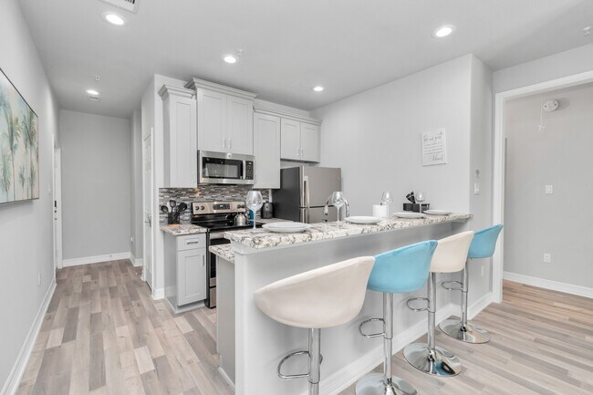 Building Photo - 7823 Gladstone St