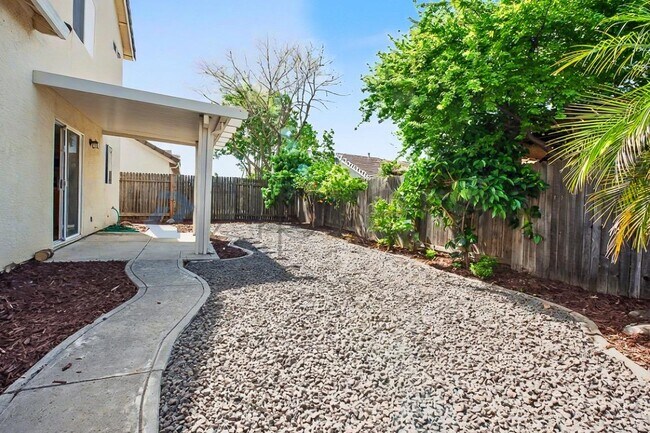 Building Photo - 1833 Blue Skies Way